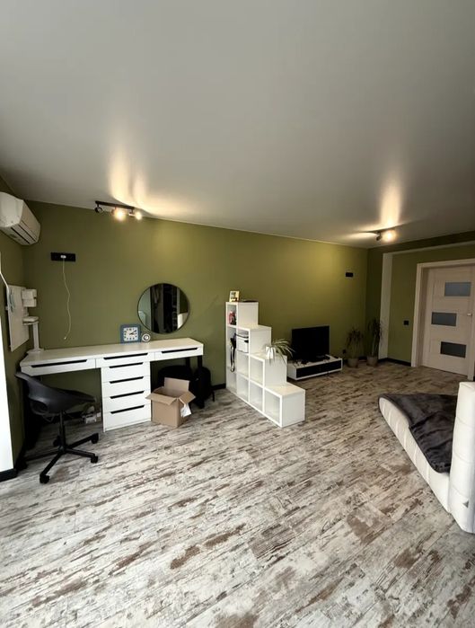 Продам 4кімнатну квартиру. 175кв.м.Центр.Власник