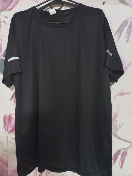 Футболки нові  дихаючі