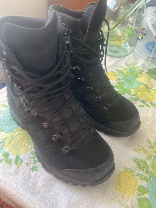 Продам берці LOWA BREACHER