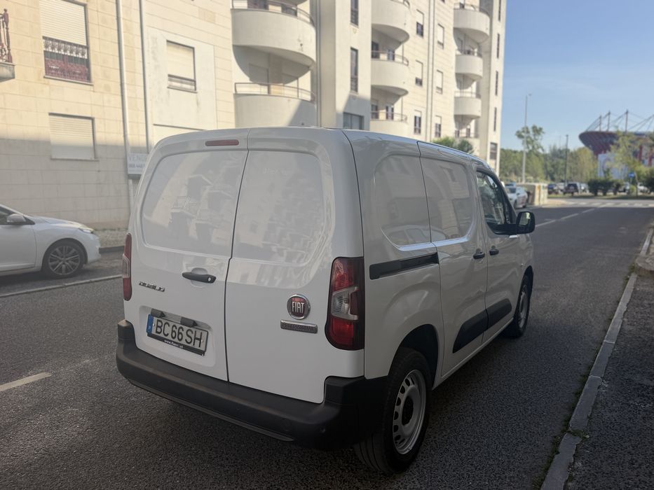Fiat Doblo 1.5 HDI 2023 NACIONAL  !! 43 MIL KMS ( já tem iva 23 % ) NOVO MODELO