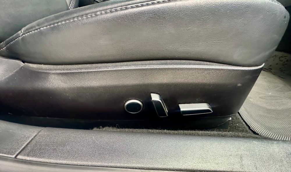 Tesla mоdel 3  2020 рік