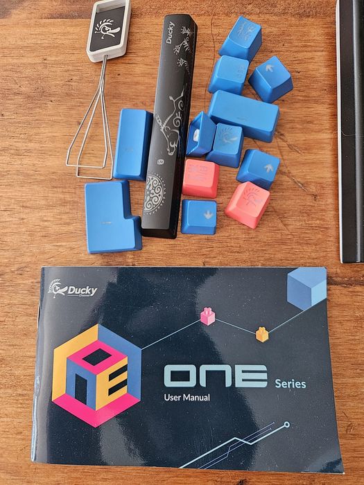 Teclado mecânico ducky one 2 tkl