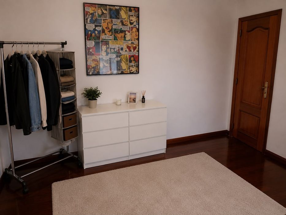 Quarto moderno e confortável em Olival Basto — perto de Lisboa