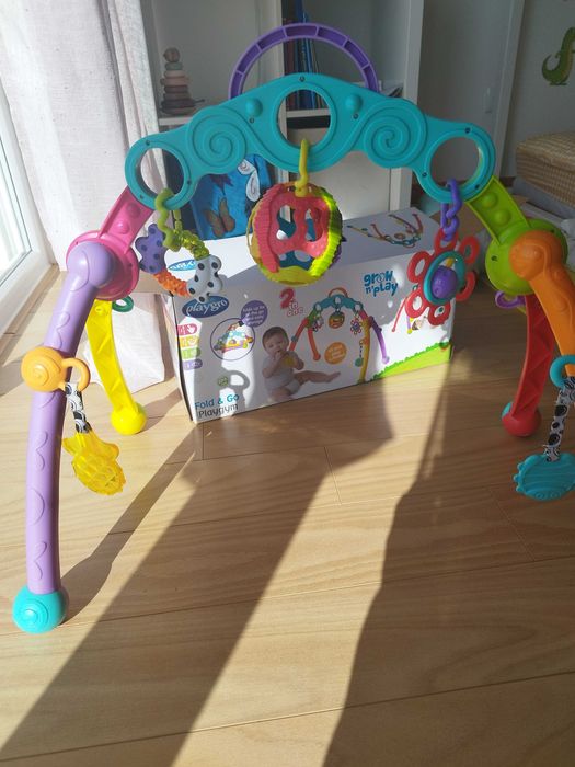 Ginásio para bebé novo na caixa