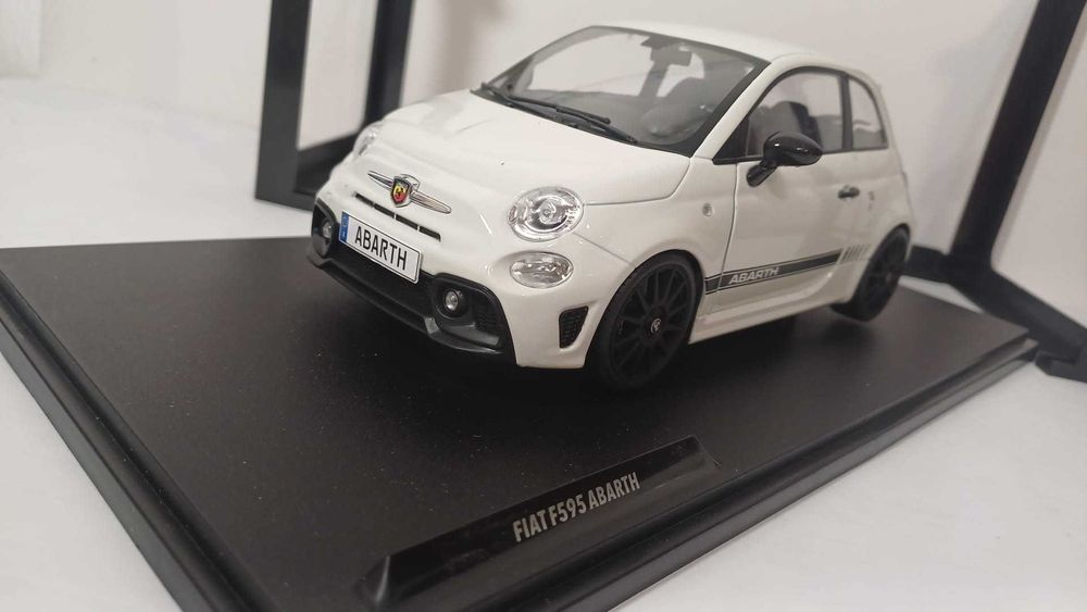 1/18 Fiat 500 F595 Abarth 2022 - Solido