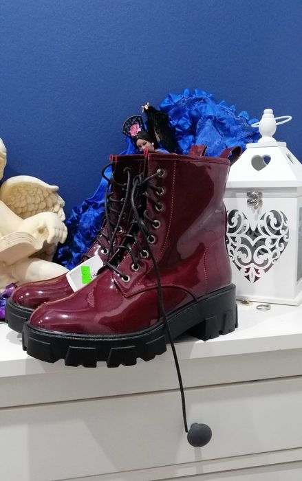 Nowe lakierowane buty na grubej podeszwie r 41