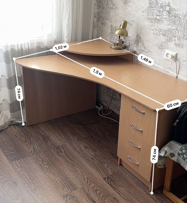 Зручний кутовий комп'ютерний / письмовий стіл з шухлядами