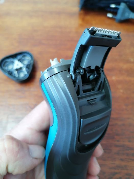 Maquina de Barbear Philips 220v