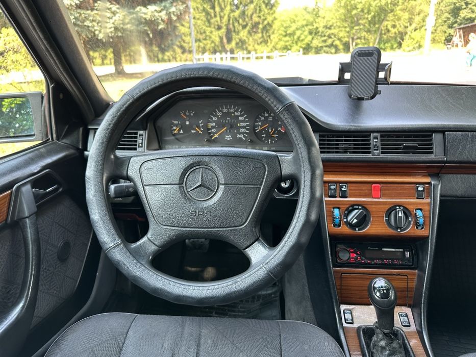 Mercedes-Benz w124