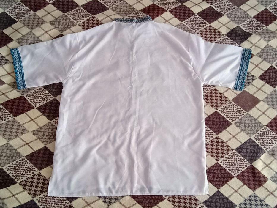 Чоловіча сорочка з вишивкою, розмір 54, нова, білого кольору.