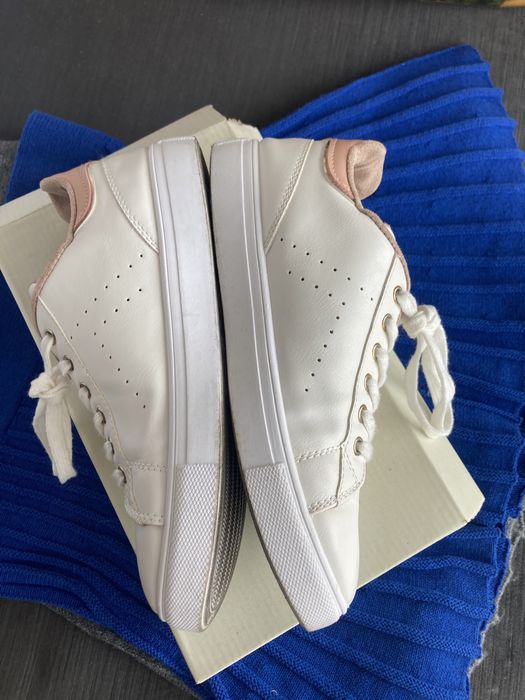 Sapatilhas brancas