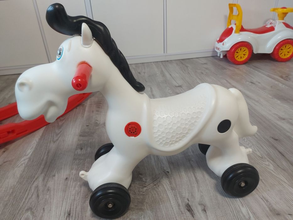 Продам  музичну конячку гойдалку-каталку