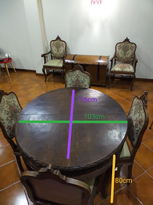 Móveis antigos- mesa e poltronas