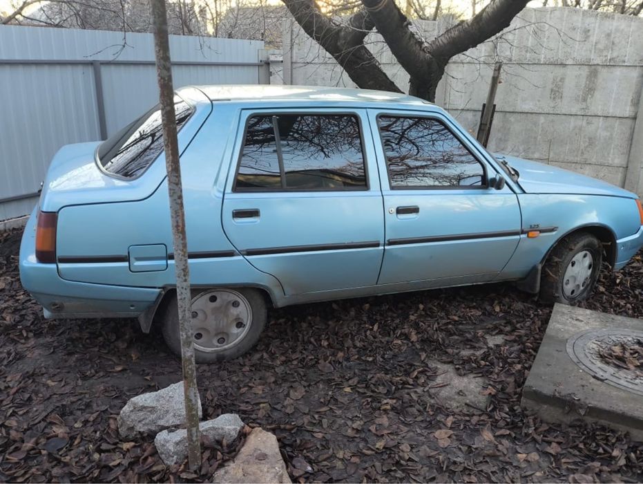 Продам Славуту на повному ходу.Газ,бензин. Сів-поїхав.Добра акустика,магнітола. Не бита,без ДТП. Продаж по тех.паспорту. Реальний пробіг .