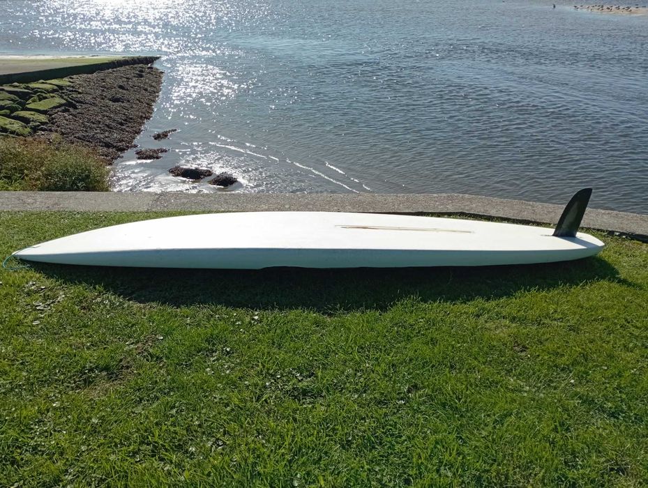 Pranchão de windsurf familiar para “pesos pesados”, de patilhão