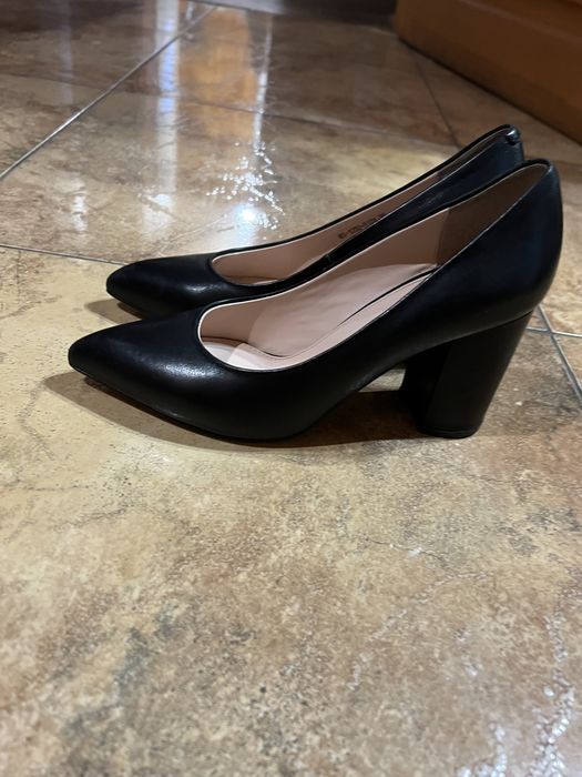 Туфлі на підборах