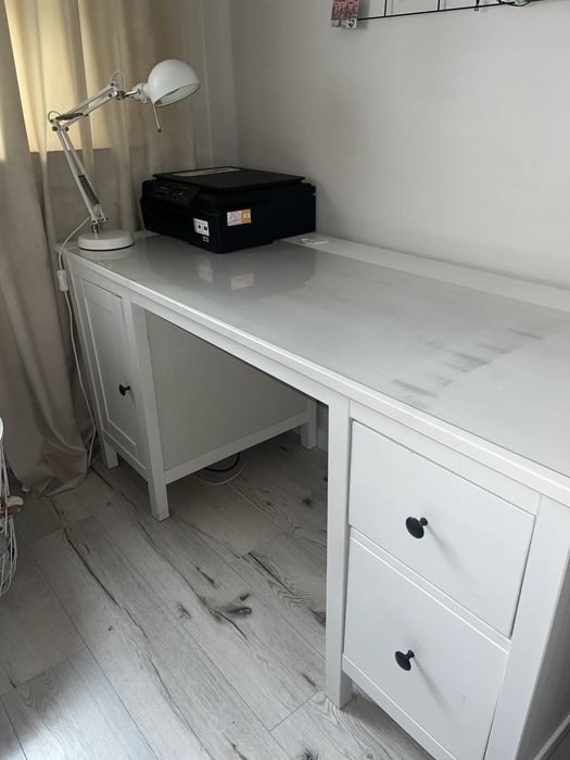 Białe biurko HEMNES