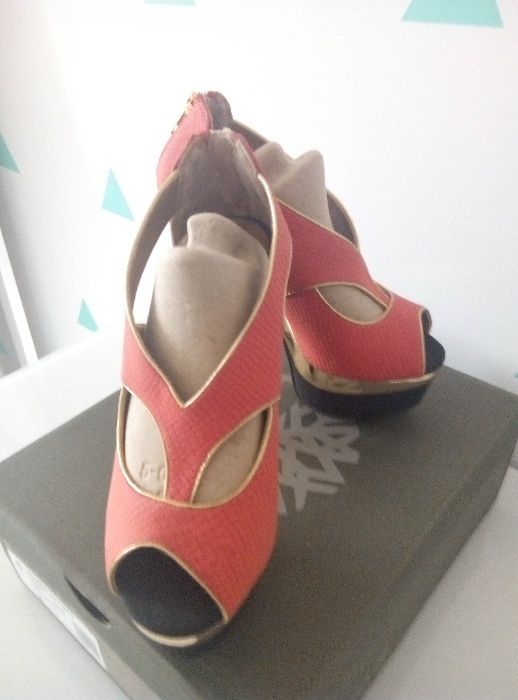 Жіночі босоніжки