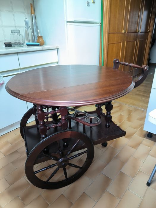 Mesa de apoio em madeira maciça