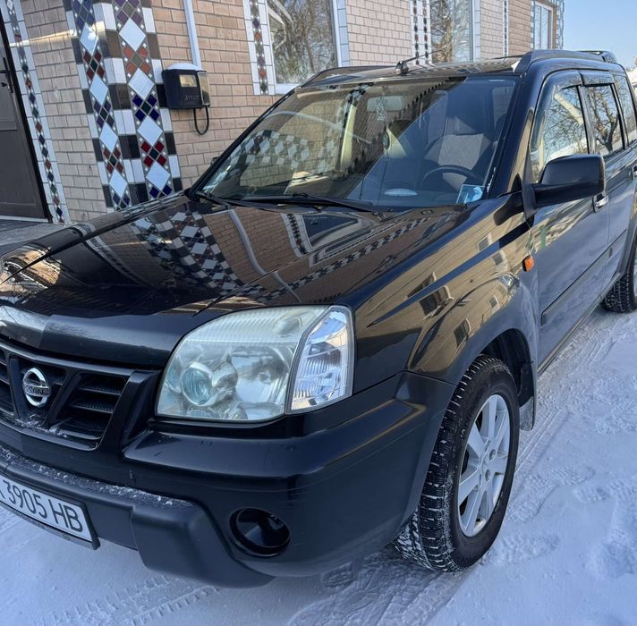 Не спешно машина вся в рідні