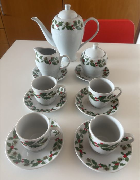 Serviço de café de Natal, quase novo.