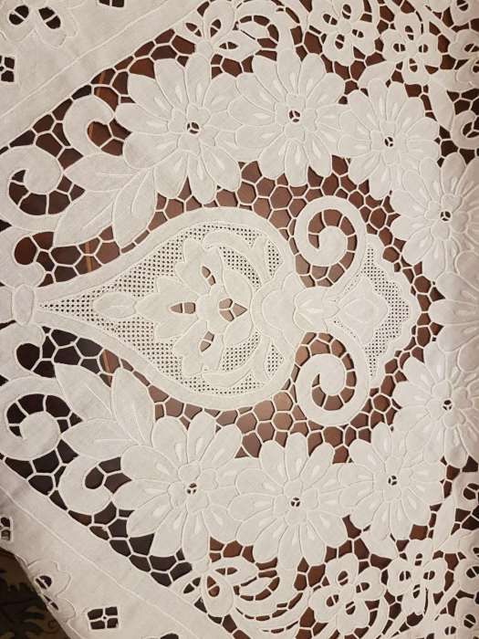 Toalha de linho bordada à mão 2,70 X 1,75