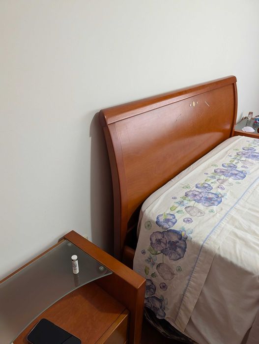Cama de Casal, Colchãi, e 2 mesinhas de cabeceira