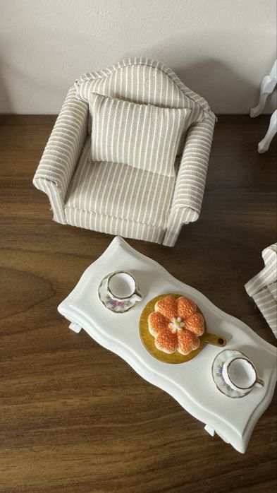 Меблі у ляльковий будиночок