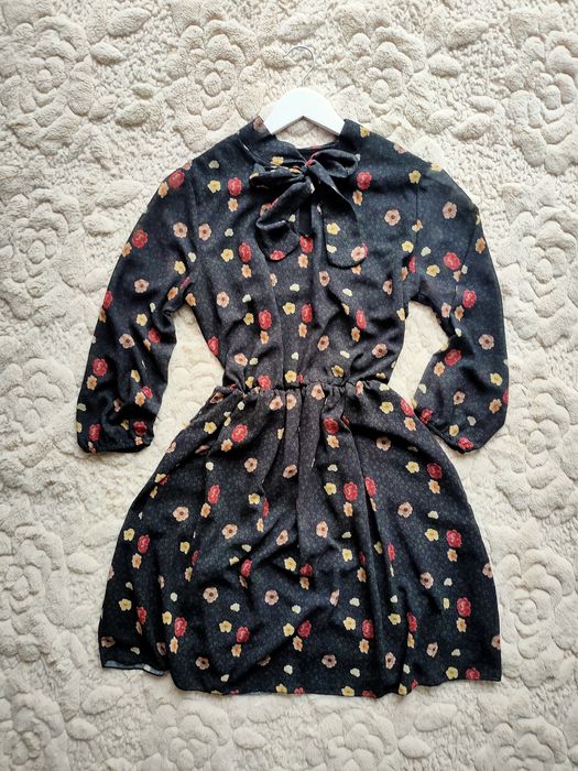 Wiosenna sukienka w kwiaty mini floralprint uniwersalny długi rękaw