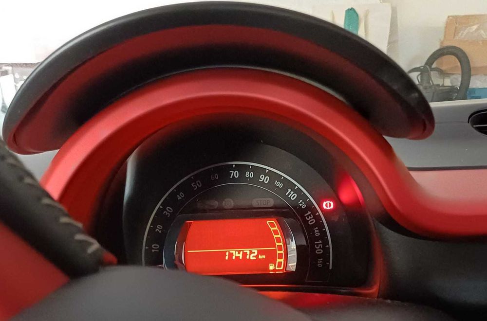 Renault Twingo 2015 Gasolina - Igual a Novo.