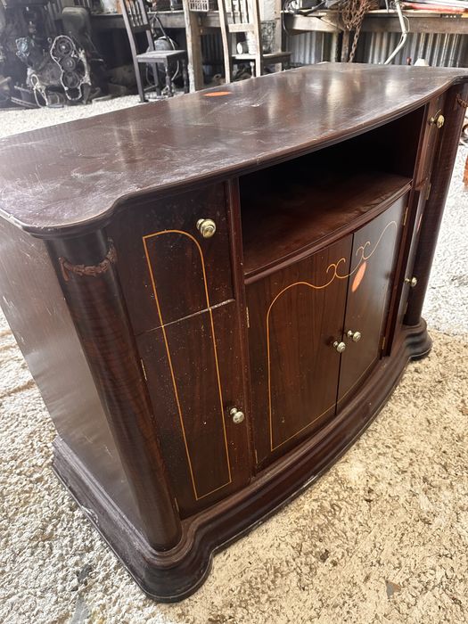 Móvel Aparador em Madeira – Estilo Clássico