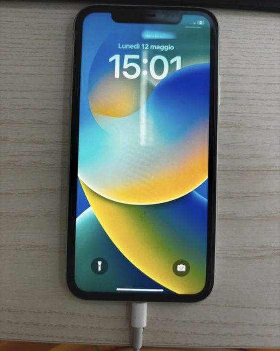 Iphone xr 64gigas