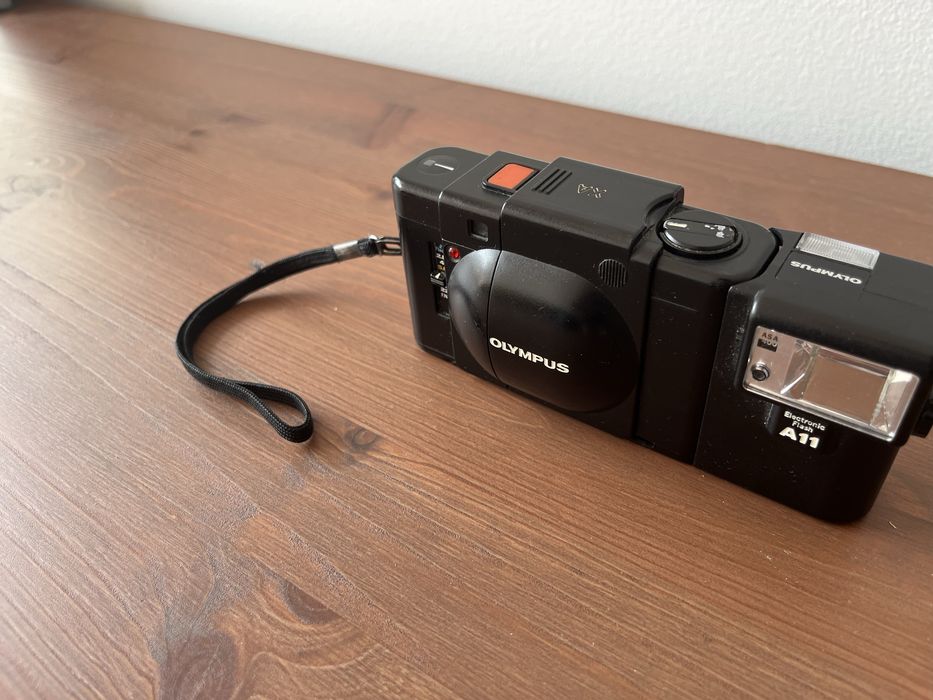 Olympus XA + Flash
