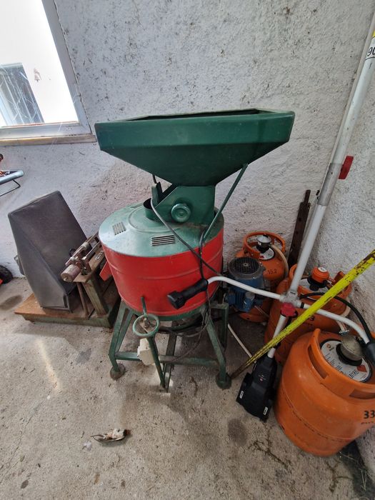 Moinho de milho elétrico usado