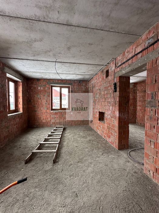 Продам добротний двоповерховий будинок у районі Смірнова