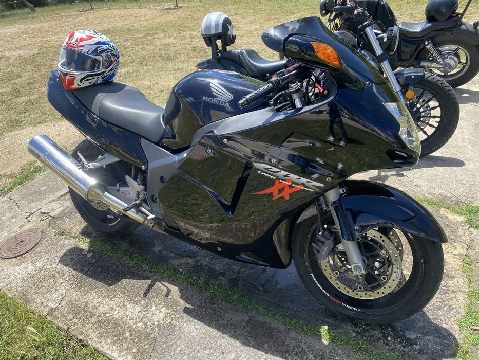 Honda cbr1100xx preta
