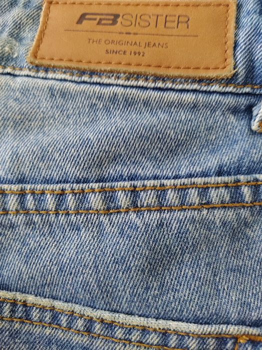Джинси "FB Sister Denim" з принтом.
