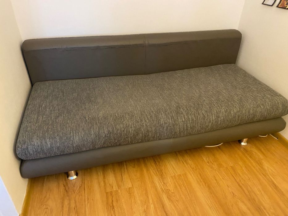 Używana rozkładana kanapa