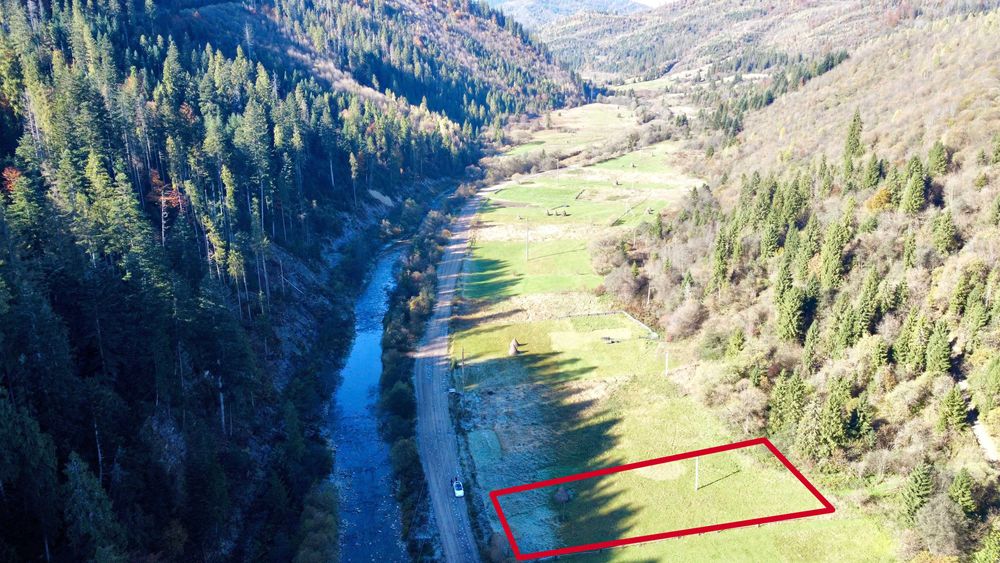 Продається земельна ділянка в Карпатах.