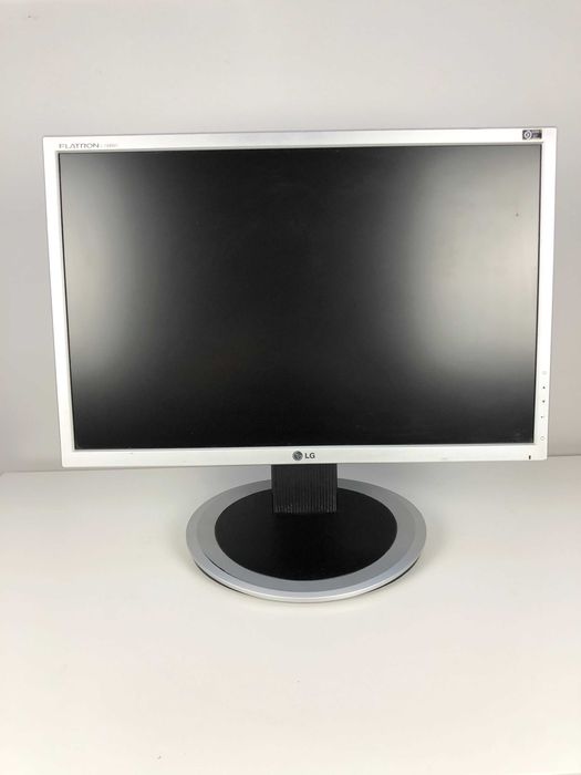 Komputer Stacjonarny Geforce GTX 660 Amd Phenom II + Monitor LG Gratis
