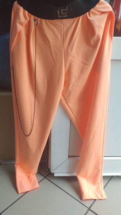 Spodnie dresowe damskie.