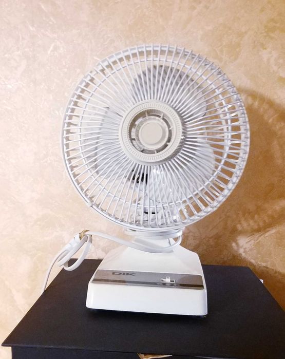Комнатный настольный вентилятор на 16w.