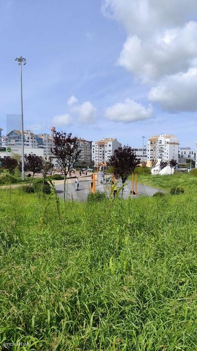 Terreno Urbano | 225 m2 de construção| Oportunidade Única em Zona de E
