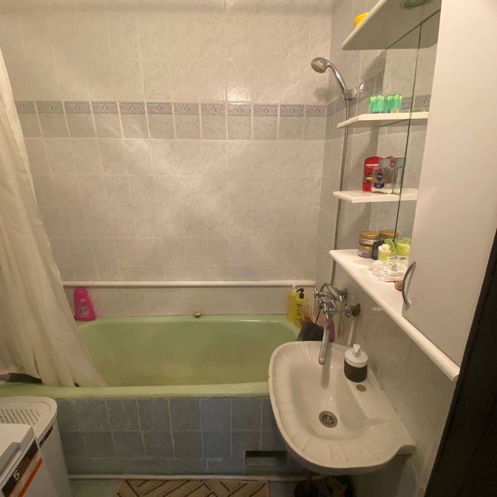 Продам 2-х повирховий будинок