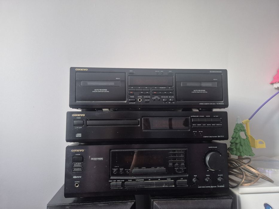Wieża Onkyo wraz z głośnikami quadral