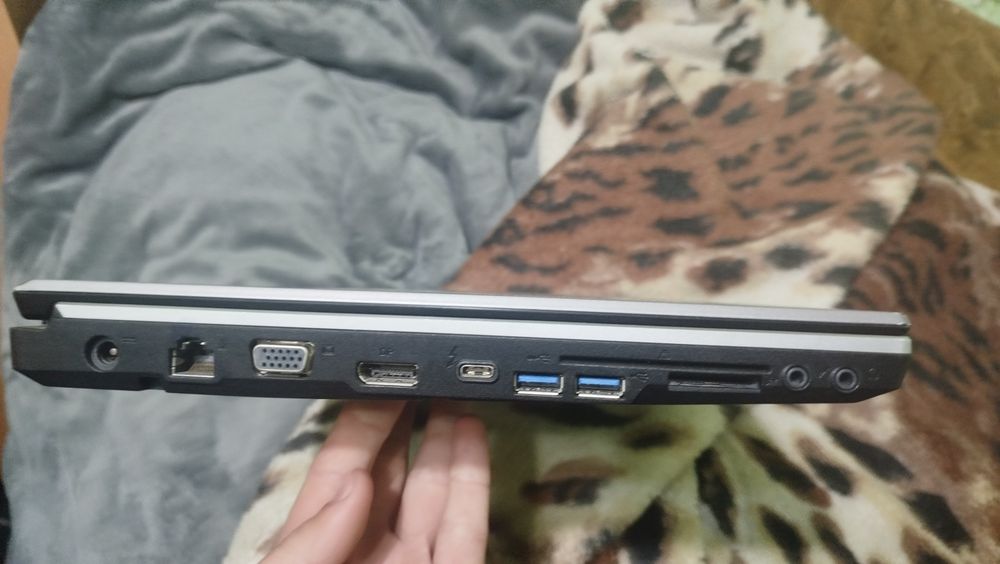 Fujitsu Celsius H760 / 15.6"