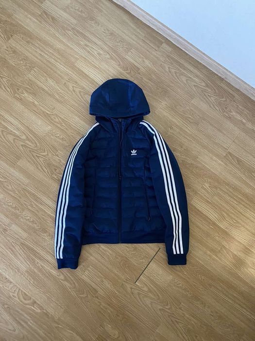 мікропуховик adidas