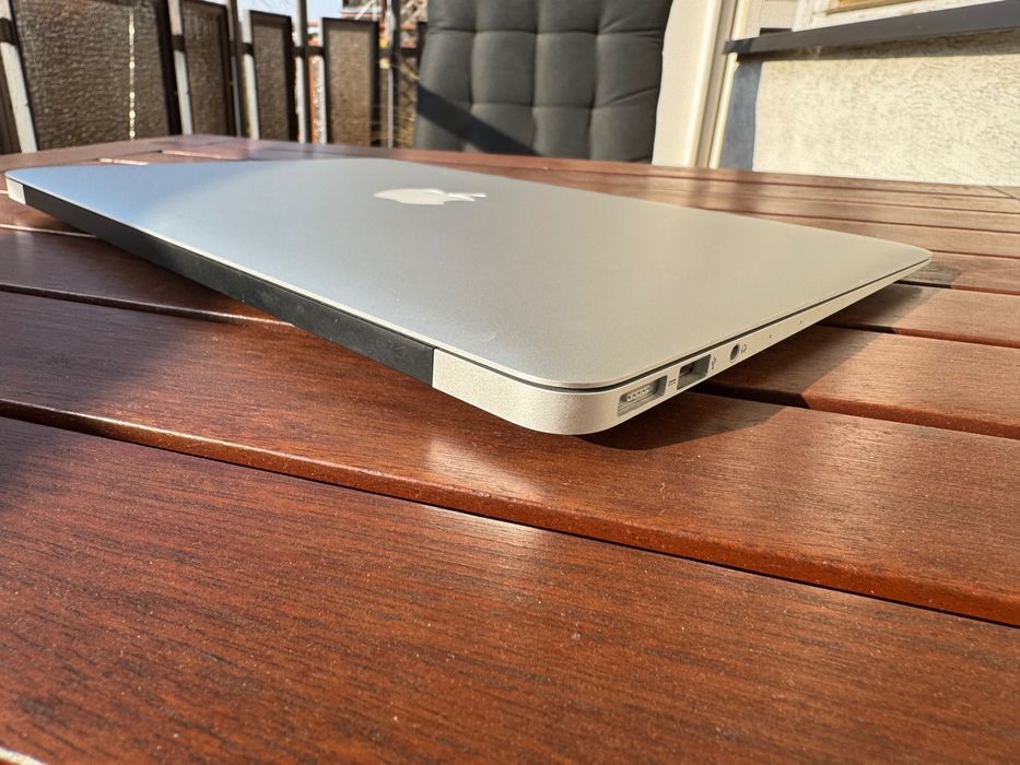 MacBook Air 13” 2017 i5 – idealny na studia! 214 cykli