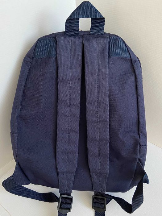 Mochila azul escura pequena
