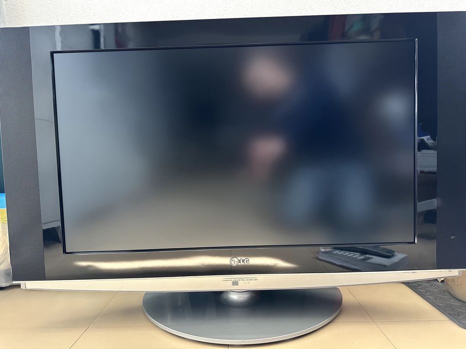 Televisor LCD HD LG com fonte de alimentação avariada